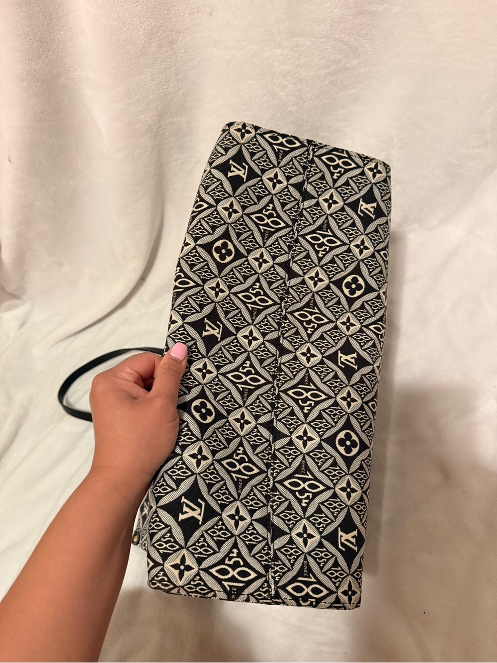 Limited Edition Louis Vuitton OTG GM Tote “Since 1854” Collection With Microchip - Picture 14 of 16